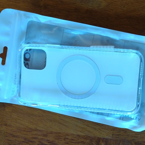 iPhone 11 Walt Disney magsafe phone case - Picture 2 of 3